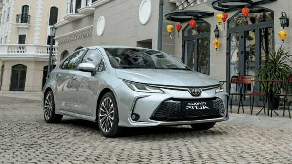 Toyota Corolla Altis 2025, sedan Toyota 5 chỗ hạng C tiện nghi và hiện đại.